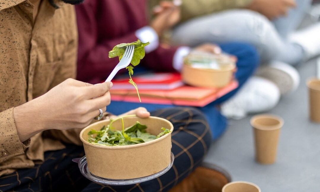 Cómo ofrecer opciones veganas y vegetarianas en Universidades